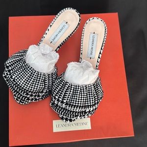 Leandra Medine Black and White Ruffle 20mm Mule Size 7.5 Brand New